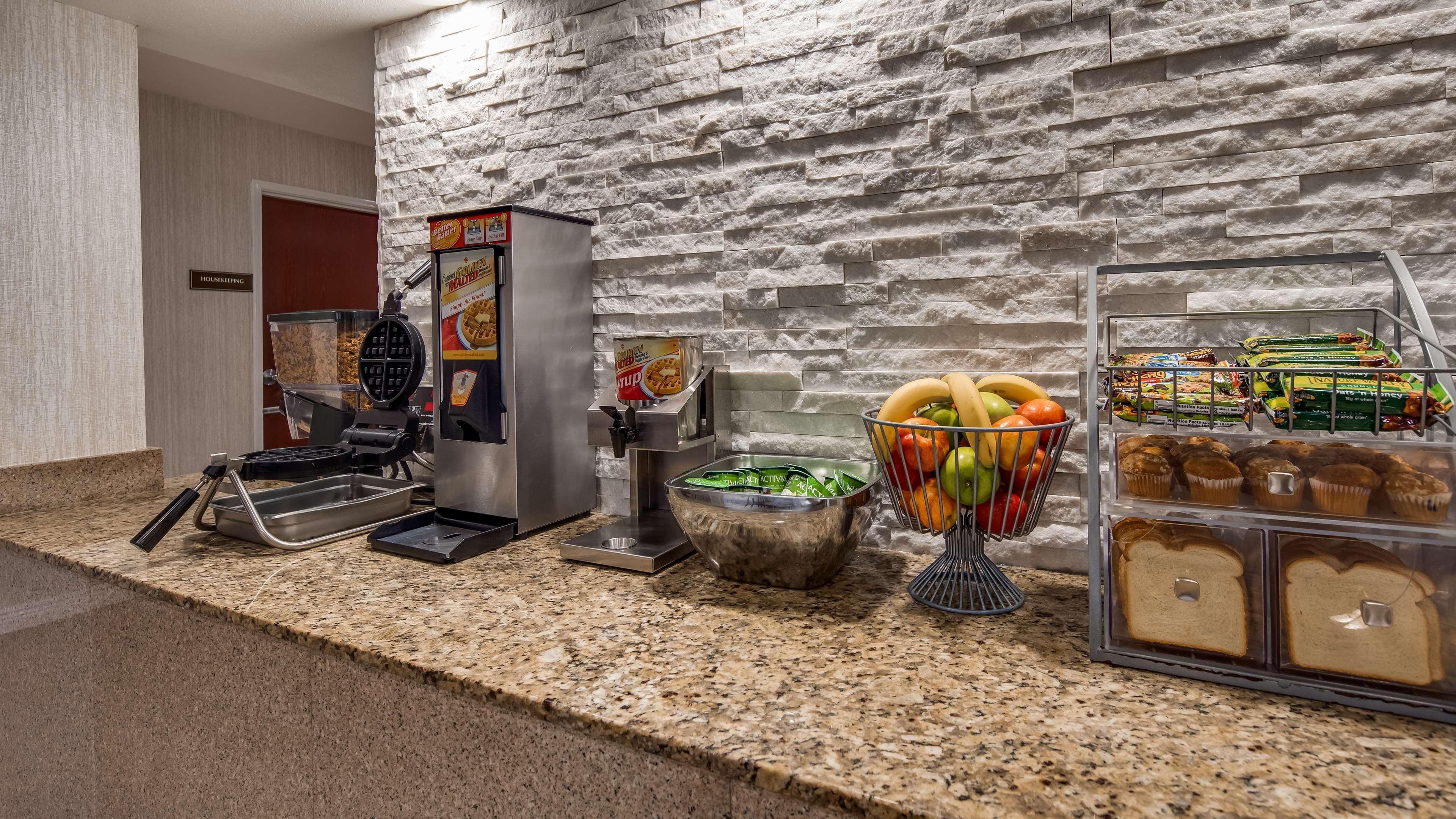 Surestay Hotel By Best Western Alexandria Airport Exteriör bild